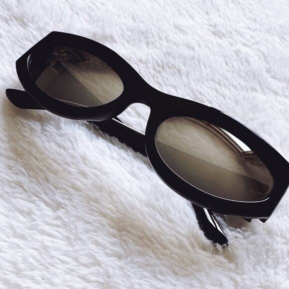 Faye Mirrored Black Cat-Eye Sunglasses - Picture 1 of 15